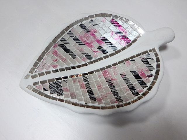 Misa dekoračná LIST - biela, ručná práca, Indonézia