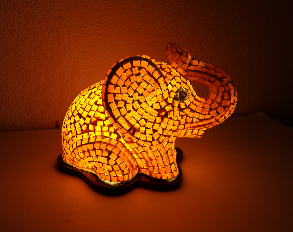 Stolná lampa pre deti Sloník, 32 cm, ručná práca