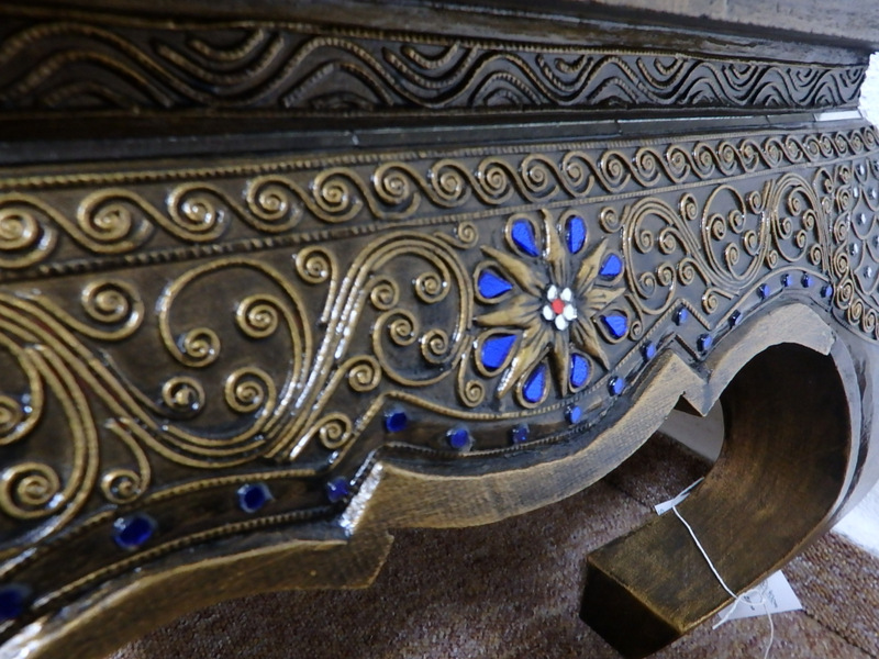 Stolík konferenčný CASTLE  -zlatý- červený