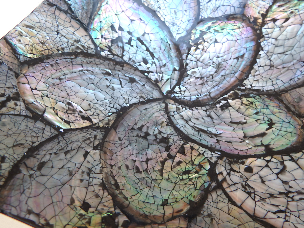 Misa čierna , hranatá , pravá perleť