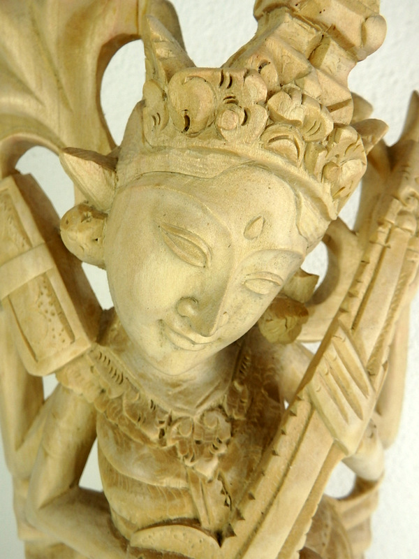 Soška SARASWATI,50 cm, tropické drevo, ručná práca,