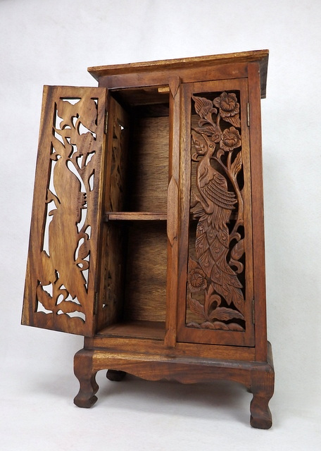 Skrinka drevená vyrezávaná PÁV, 100 cm, exotické drevo 