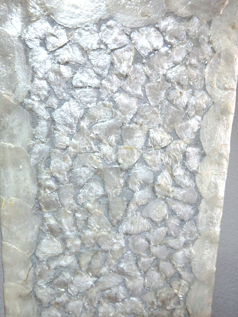 Stojacia lampa biela s pravej perlete, ručná práca