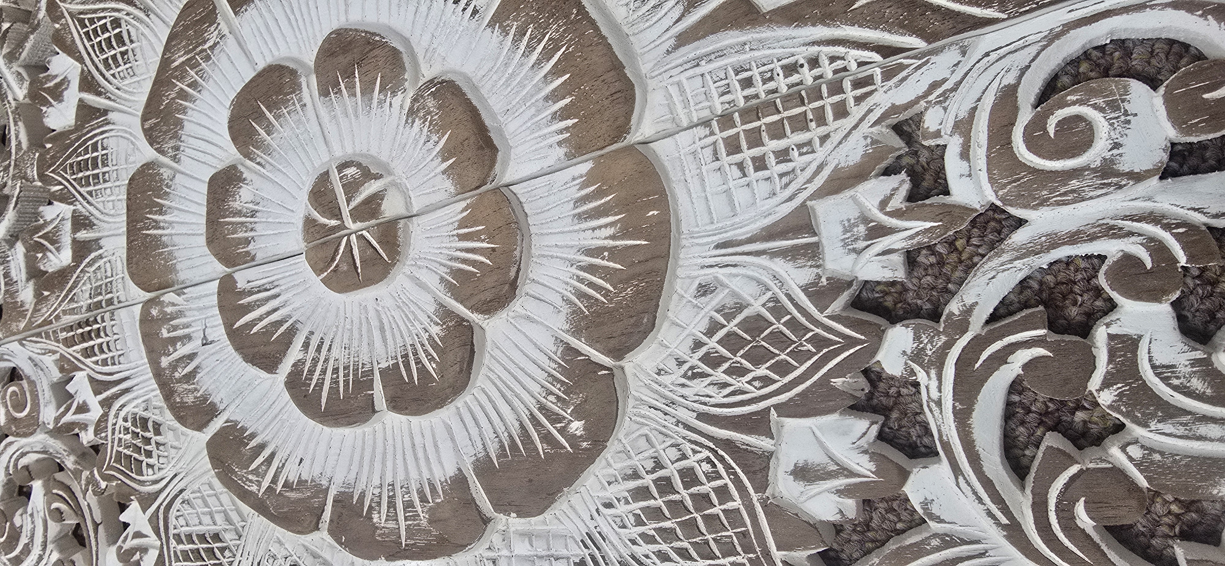 Ručne vyrezávaná  mandala z teaku,120 cm, biela patina