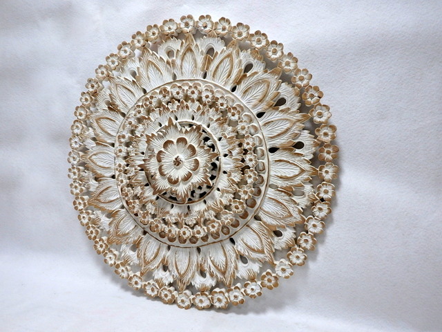 Závesná dekorácia Mandala 3D drevorezba biela, teakové drevo, 90 cm