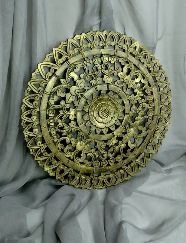 Závesná dekorácia MANDALA zlatá patina, 60 cm, drevo