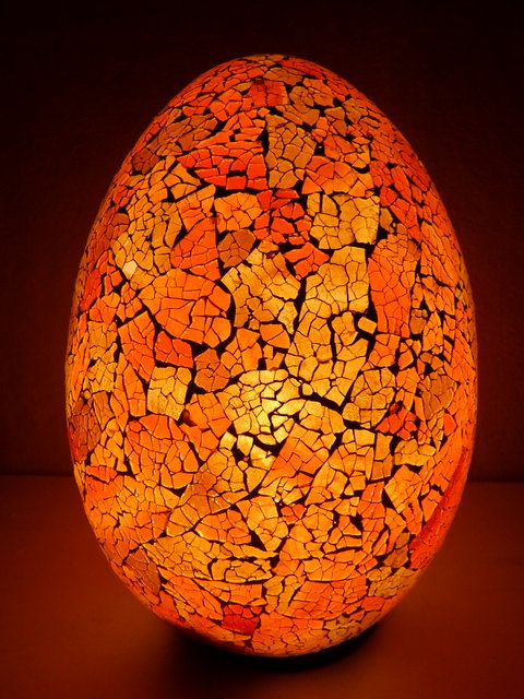 Lampa stolná oranžová Egg, ručná práca, mozaika, 35cm
