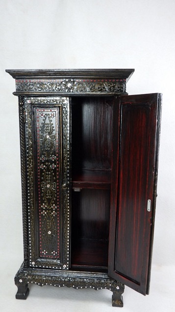 Skrinka CASTLE black, ručná práca, exotické drevo