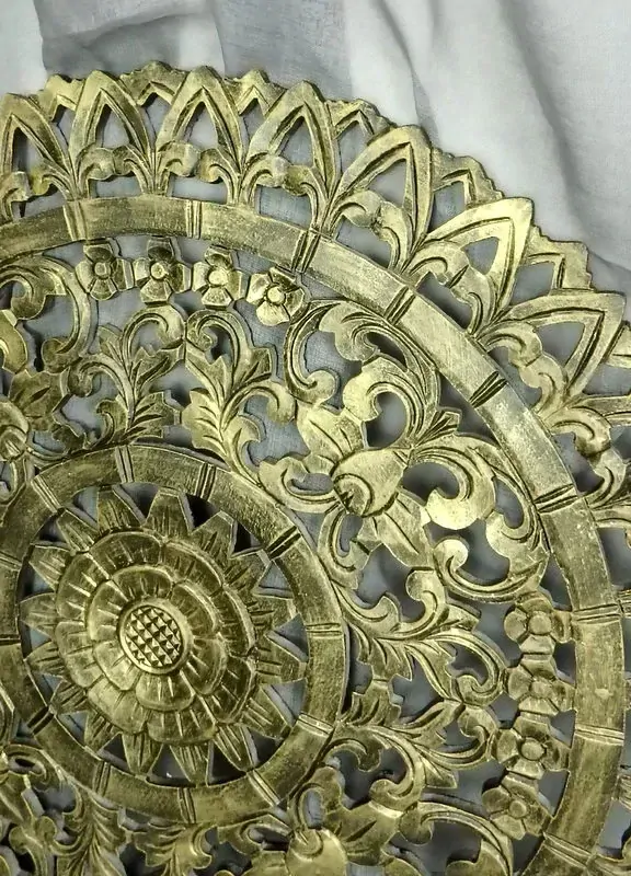 Závesná dekorácia MANDALA zlatá patina, 60 cm, drevo