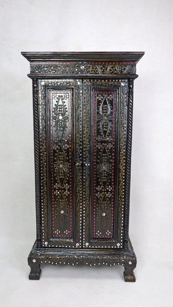 Skrinka CASTLE black, ručná práca, exotické drevo