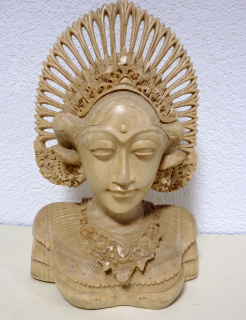 Soška  Dievča z Bali , drevo Hybiskus, ručná práca