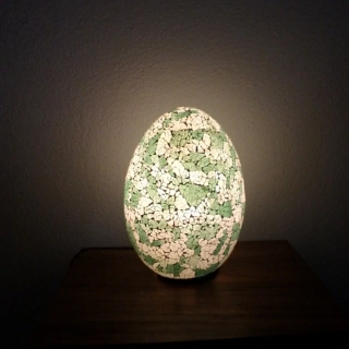 Stolná lampa zelená/biela  EGG , 35 cm,  ručná práca