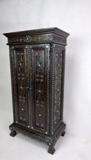 Skrinka CASTLE black, ručná práca, exotické drevo